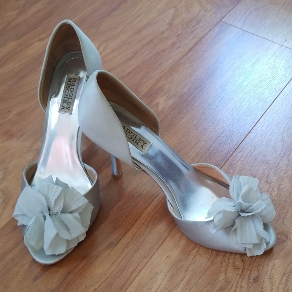 Badgley Mischka Silver Peep Toes